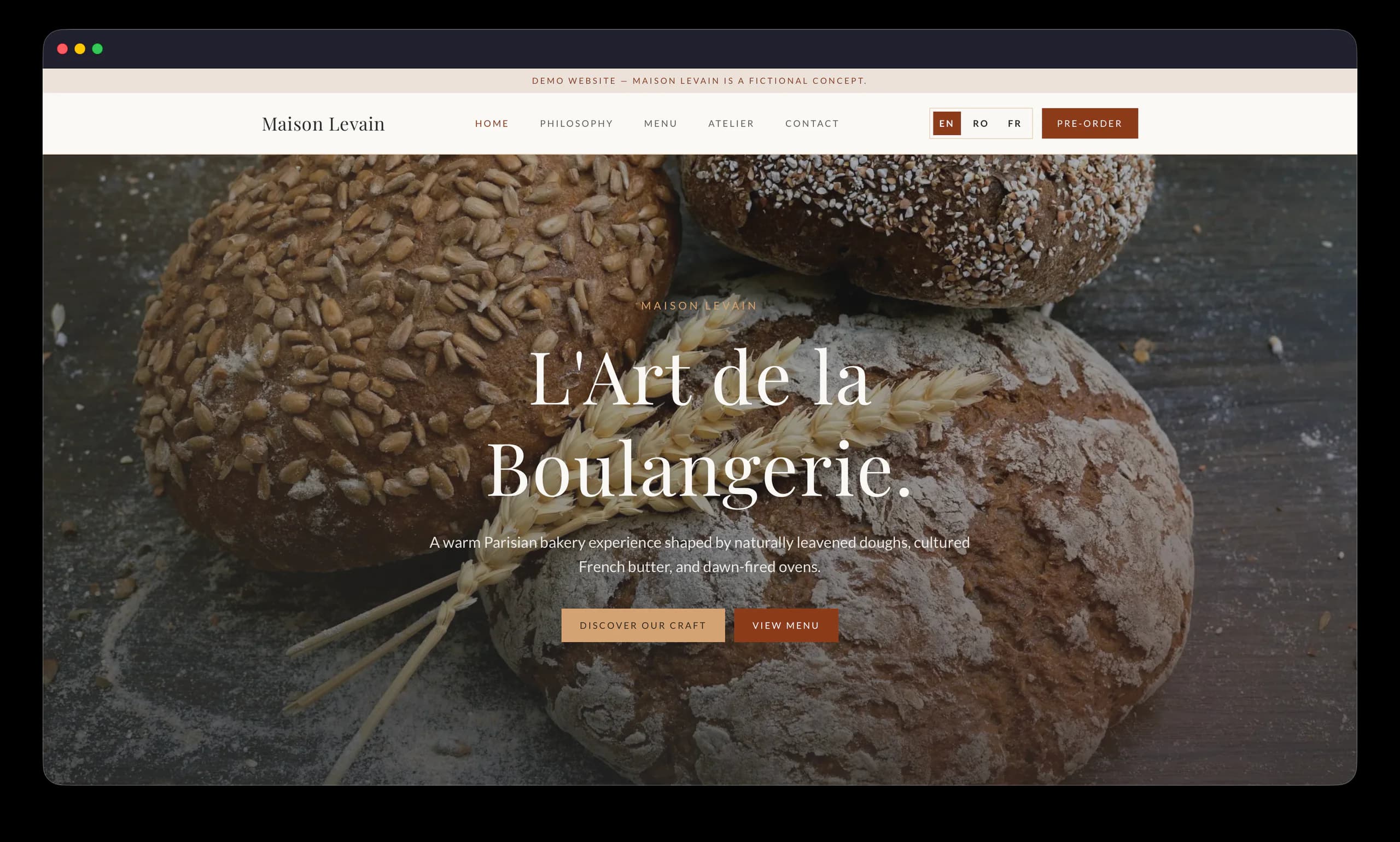 Conceptul de brutărie artizanală Maison Levain afișat într-o fereastră Safari